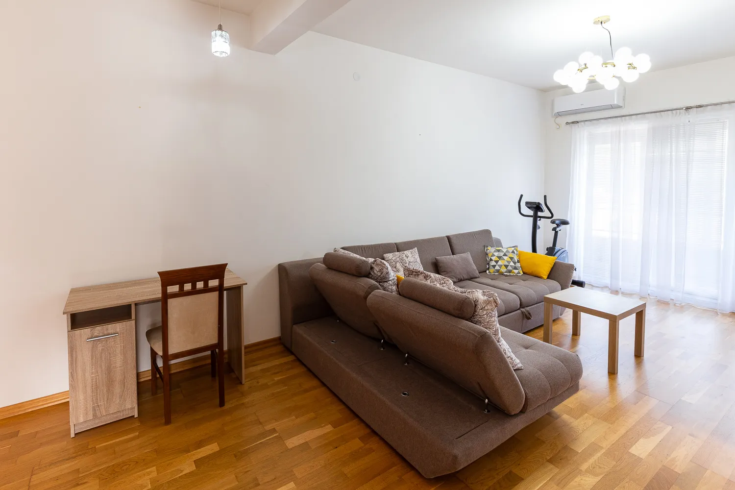 На продажу квартира в Будве с видом на город